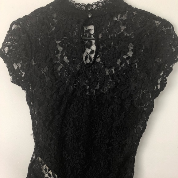 Lace mock neck top with black tank - Picture 5 of 5